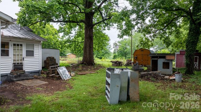 1311 N College Avenue, Newton, NC 28658
