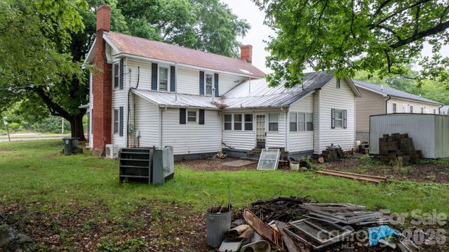 1311 N College Avenue, Newton, NC 28658