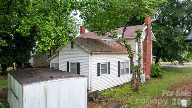 1311 N College Avenue, Newton, NC 28658