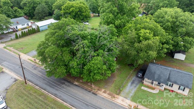 1311 N College Avenue, Newton, NC 28658