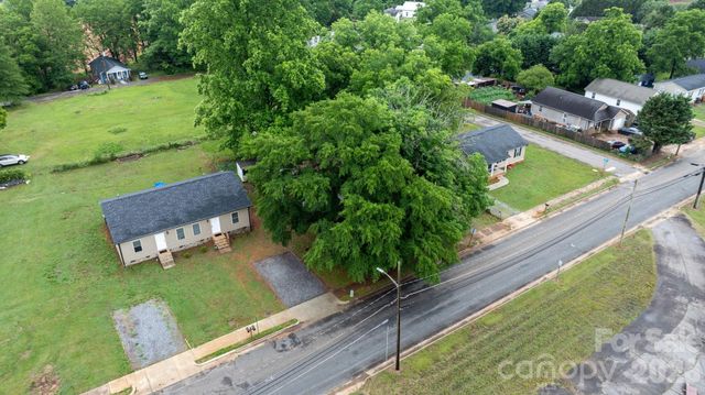 1311 N College Avenue, Newton, NC 28658