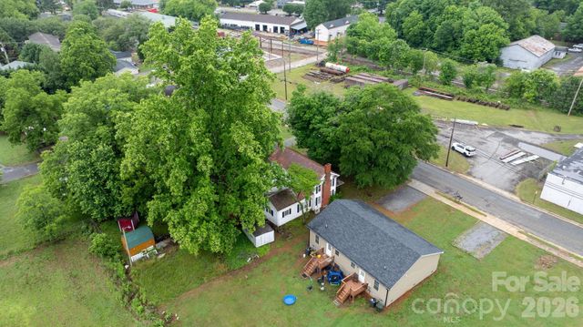 1311 N College Avenue, Newton, NC 28658