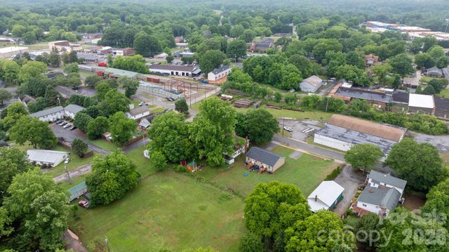 1311 N College Avenue, Newton, NC 28658