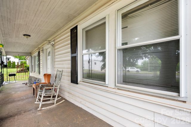 1311 N College Avenue, Newton, NC 28658