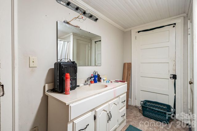 1311 N College Avenue, Newton, NC 28658