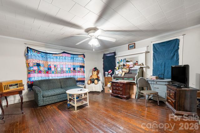 1311 N College Avenue, Newton, NC 28658