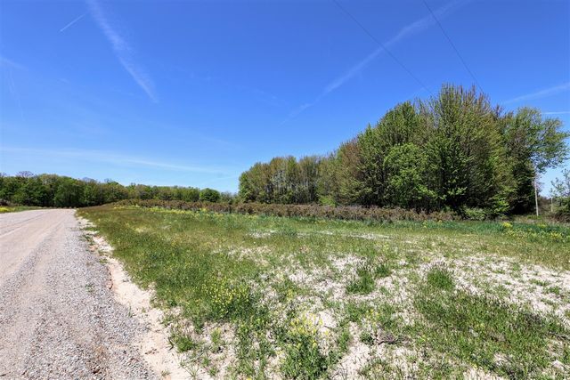 59070 Benny Ct, Grand Junction, MI 49056