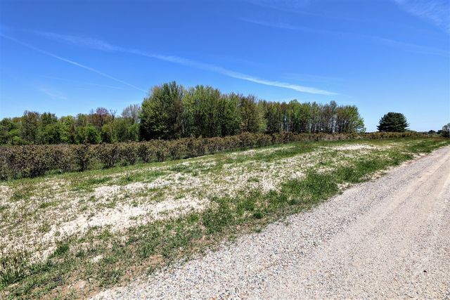 59070 Benny Ct, Grand Junction, MI 49056