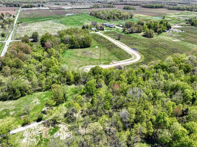 59070 Benny Ct, Grand Junction, MI 49056