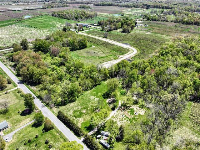 59070 Benny Ct, Grand Junction, MI 49056