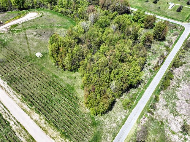 59070 Benny Ct, Grand Junction, MI 49056