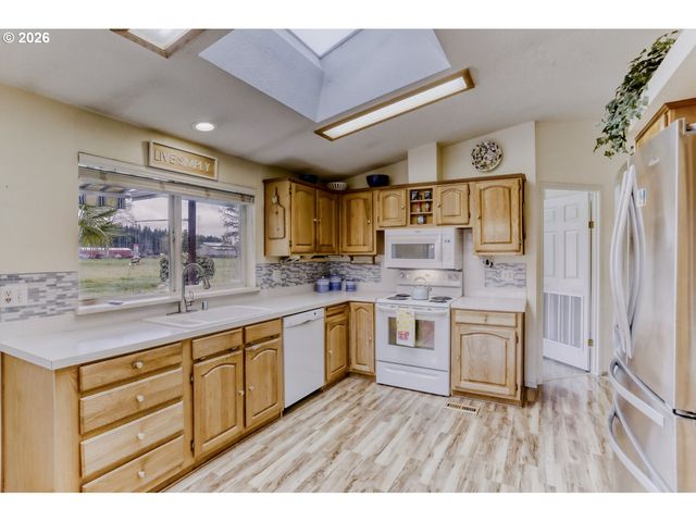 32460 Se VALENTINE Ln, Eagle Creek, OR 97022