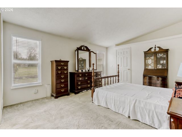 32460 Se VALENTINE Ln, Eagle Creek, OR 97022