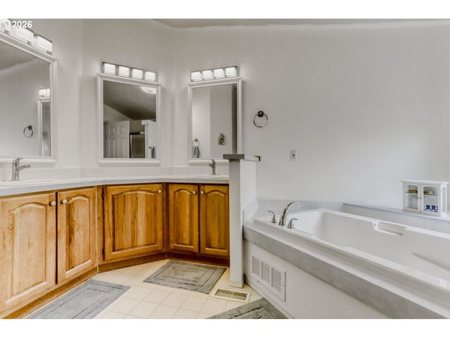 32460 Se VALENTINE Ln, Eagle Creek, OR 97022