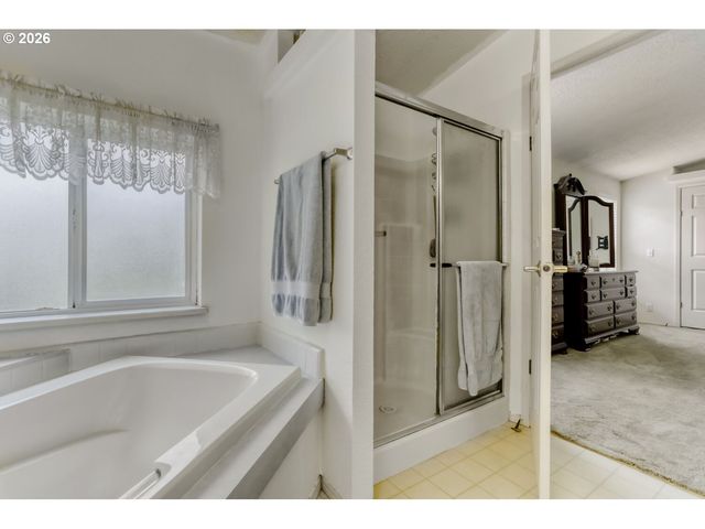 32460 Se VALENTINE Ln, Eagle Creek, OR 97022