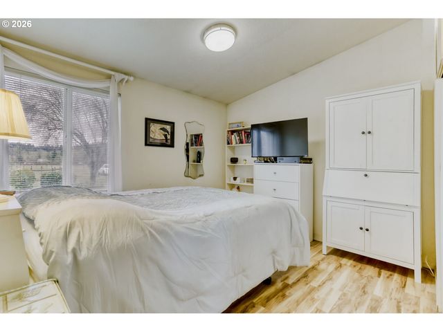 32460 Se VALENTINE Ln, Eagle Creek, OR 97022