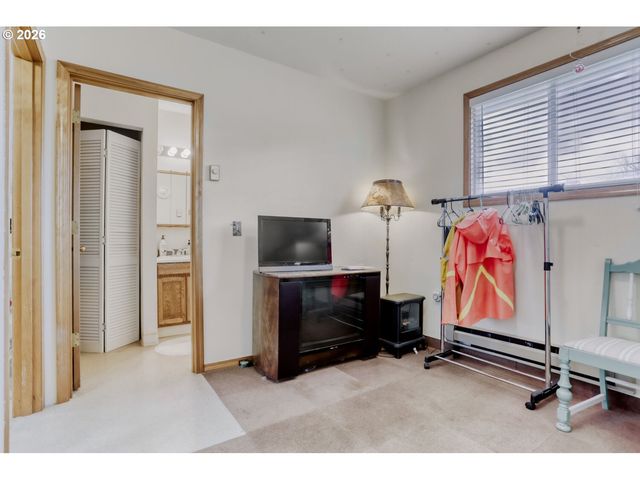 32460 Se VALENTINE Ln, Eagle Creek, OR 97022