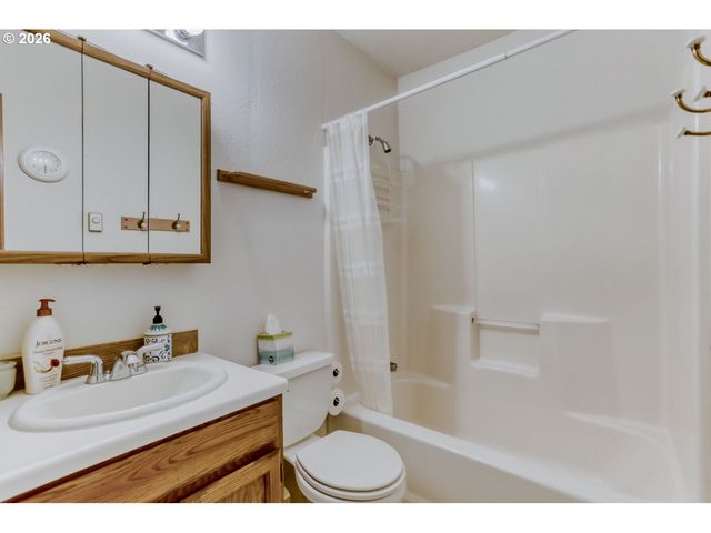 32460 Se VALENTINE Ln, Eagle Creek, OR 97022