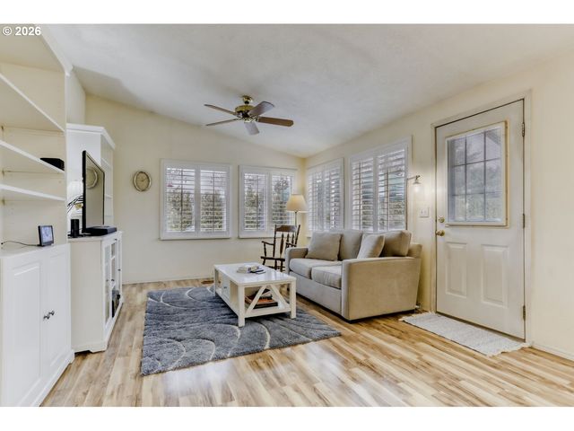 32460 Se VALENTINE Ln, Eagle Creek, OR 97022