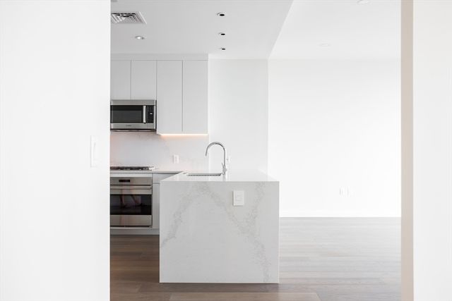 188 Brookline Ave 24B, Boston, MA 02215