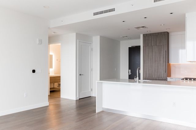 188 Brookline Ave 24B, Boston, MA 02215