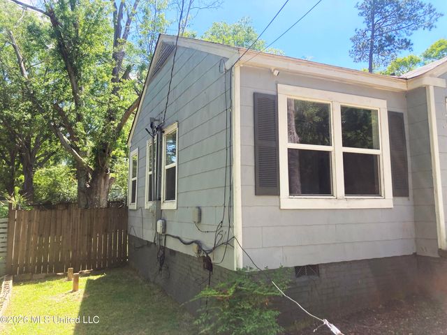 567 Robinhood Road, Jackson, MS 39206