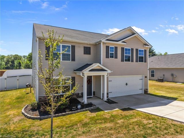 218 Birch Tree Way, Mayodan, NC 27027