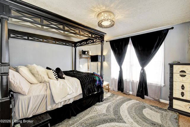 7715 Texlyn Ct, Louisville, KY 40258