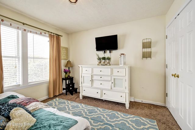 7715 Texlyn Ct, Louisville, KY 40258