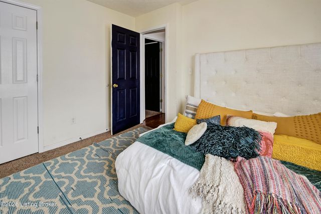 7715 Texlyn Ct, Louisville, KY 40258