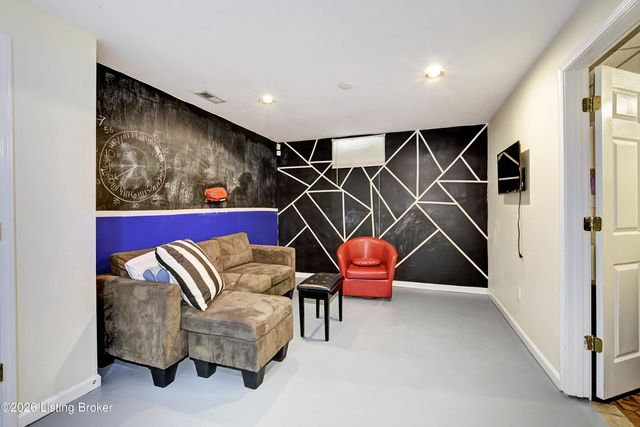 7715 Texlyn Ct, Louisville, KY 40258