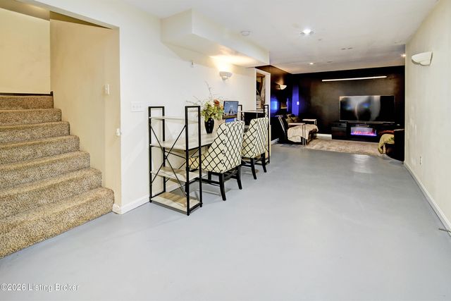 7715 Texlyn Ct, Louisville, KY 40258