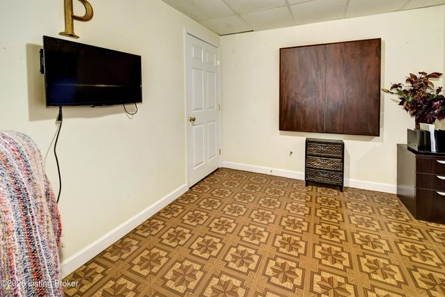 7715 Texlyn Ct, Louisville, KY 40258