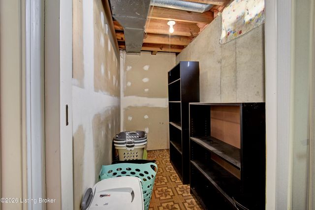 7715 Texlyn Ct, Louisville, KY 40258