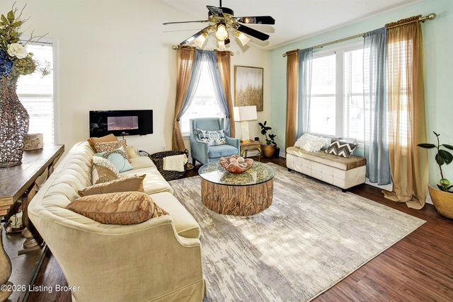 7715 Texlyn Ct, Louisville, KY 40258