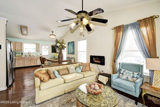 7715 Texlyn Ct, Louisville, KY 40258