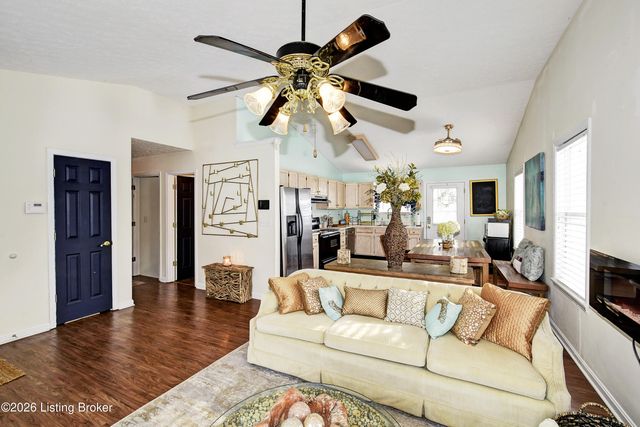 7715 Texlyn Ct, Louisville, KY 40258