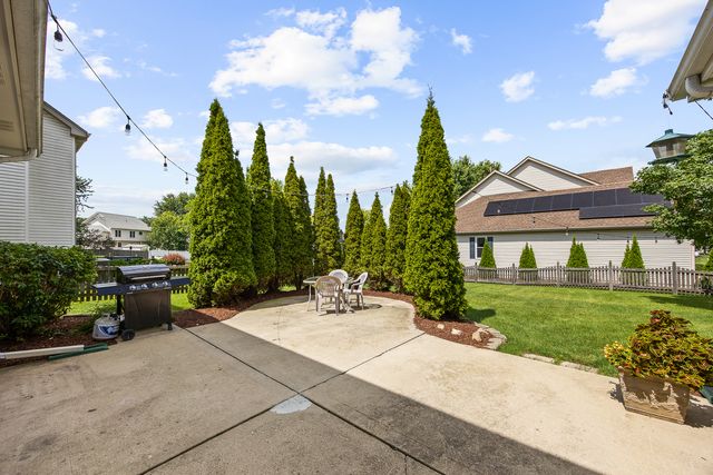 1255 Chicory Lane, Naperville, IL 60564