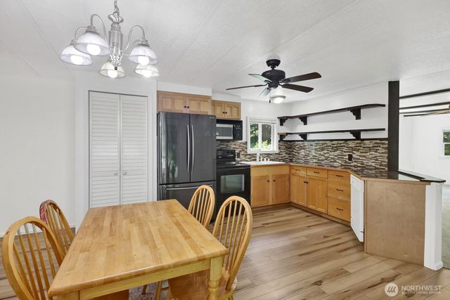 7994 Oregon Trail, Maple Falls, WA 98266