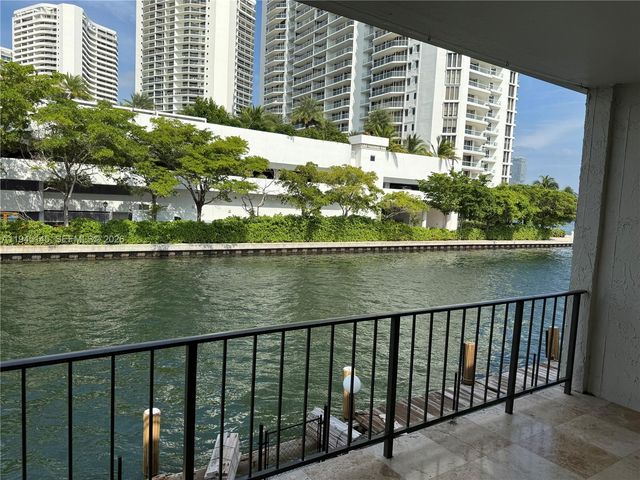 3745 NE 171st St 40, North Miami Beach, FL 33160