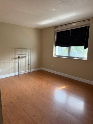 3745 NE 171st St 40, North Miami Beach, FL 33160