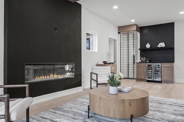 125 N Washington Avenue, Royal Oak, MI 48067