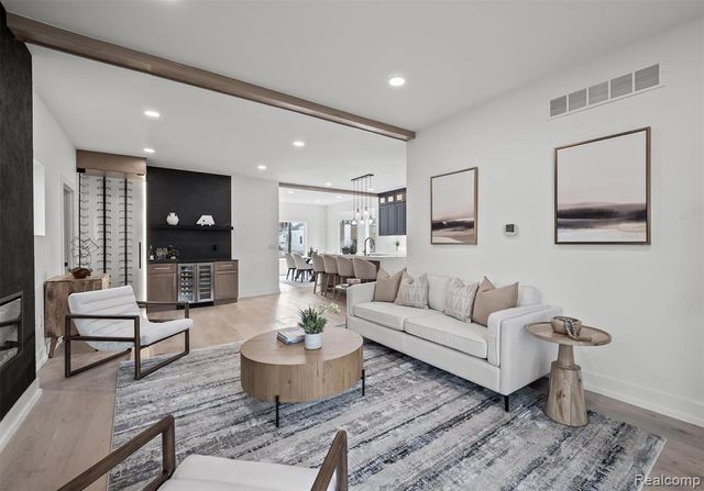 125 N Washington Avenue, Royal Oak, MI 48067