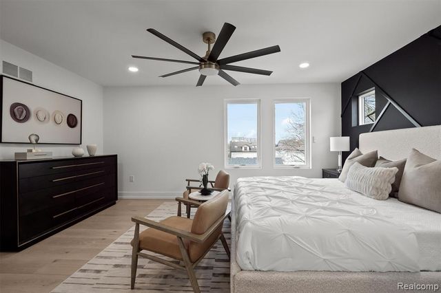 125 N Washington Avenue, Royal Oak, MI 48067