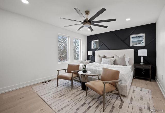 125 N Washington Avenue, Royal Oak, MI 48067