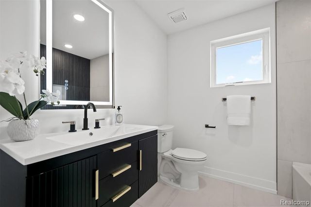 125 N Washington Avenue, Royal Oak, MI 48067