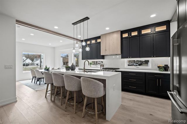 125 N Washington Avenue, Royal Oak, MI 48067