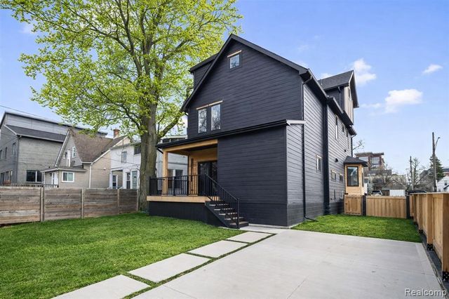 125 N Washington Avenue, Royal Oak, MI 48067