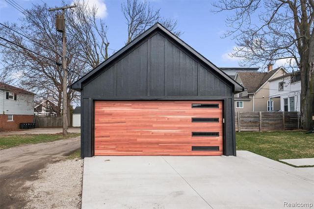 125 N Washington Avenue, Royal Oak, MI 48067