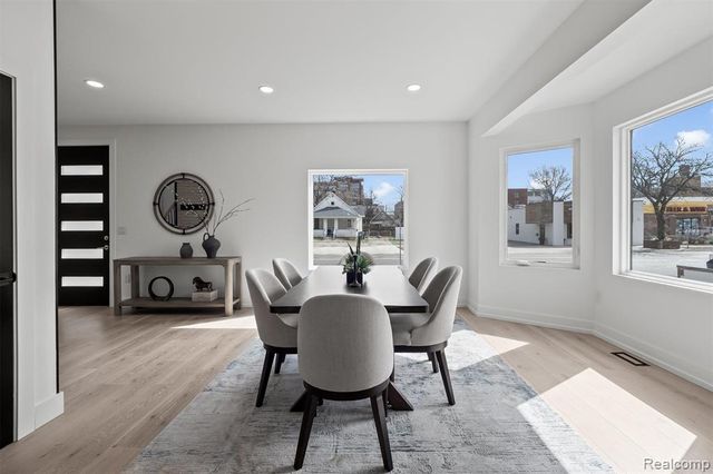 125 N Washington Avenue, Royal Oak, MI 48067